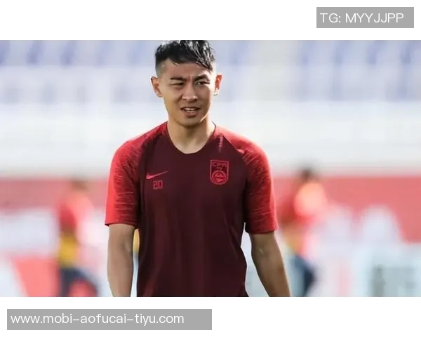 国足首练现场直击于汉超布置训练设施吕焯毅接受媒体采访分享感受