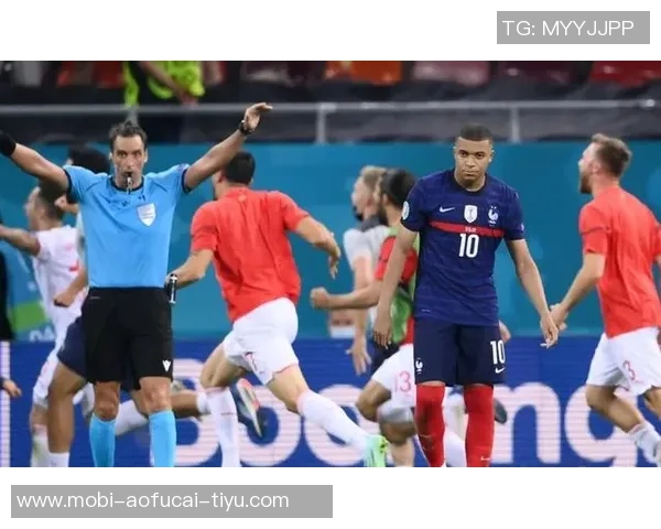 杨瀚森惊叹训练营球队防守如花般伸缩自如的精彩表现